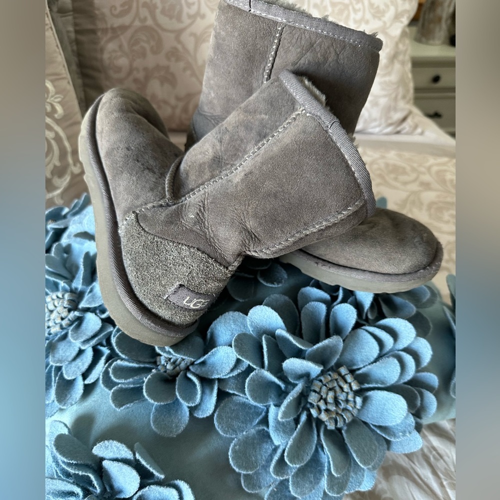 Grey UGG MIDI BOOTS size 7 like new condition